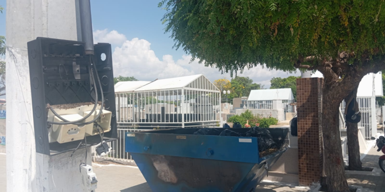 Furto de 1,7 mil metros de cabos elétricos e 50 lâmpadas é registrado no cemitério Campo das Flores, em Petrolina