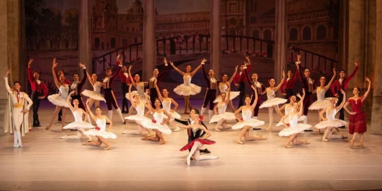 Theatro Municipal abre seleção para formação gratuita na Escola de Dança de SP; podem participar alunos do 1º ao 9º ano Theatro Municipal abre seleção para formação gratuita na Escola de Dança de SP; podem participar alunos do 1º ao 9º ano