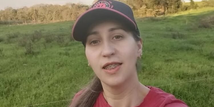Mulher assassinada pelo ex em SC pediu medida protetiva 12 dias antes de ser achada morta Mulher assassinada pelo ex em SC pediu medida protetiva 12 dias antes de ser achada morta