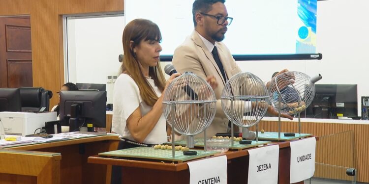 TRE sorteia 43 urnas que passarão por auditoria no 2º turno das eleições no RJ TRE sorteia 43 urnas que passarão por auditoria no 2º turno das eleições no RJ