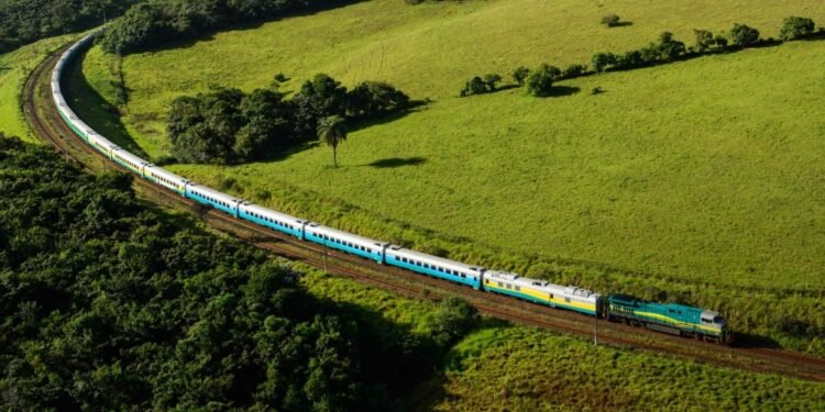Trem Vitória-Minas tem passagens à venda para viagens noturnas em dezembro; veja preços e horários