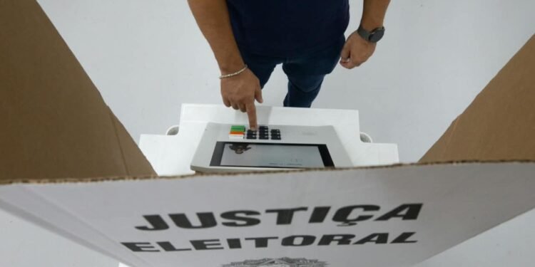 Eleições 2026: Grandes colégios eleitorais puxam participação e têm menor abstenção no 1º turno no Triângulo e Alto Paranaíba