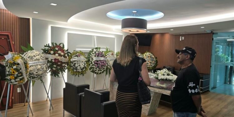 Amigos se despedem do colunista Marcos Raffou em Aracaju Amigos se despedem do colunista Marcos Raffou em Aracaju