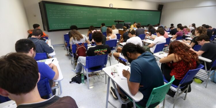 Unicamp 2027: 58,4 mil inscritos encaram a 1ª fase neste domingo, e g1 faz cobertura especial Unicamp 2027: 58,4 mil inscritos encaram a 1ª fase neste domingo, e g1 faz cobertura especial