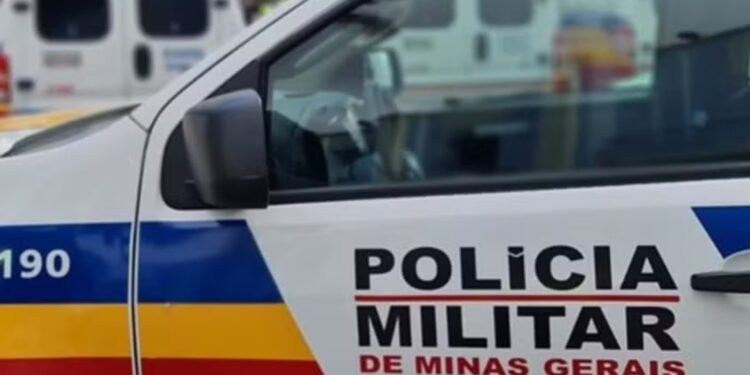 Pedestre com baixa visão é agredido por esbarrar bengala em homem em MG