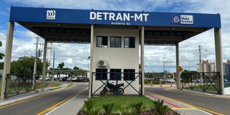 Detran-MT suspende taxa de licenciamento de veículos roubados ou furtados Detran-MT suspende taxa de licenciamento de veículos roubados ou furtados