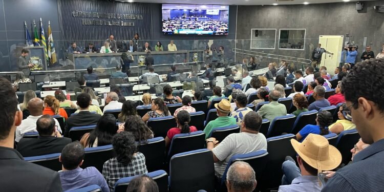 Falta de água em Teresina é tema de audiência; concessionária promete melhorias em até 20 dias Falta de água em Teresina é tema de audiência; concessionária promete melhorias em até 20 dias