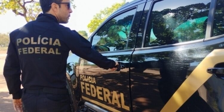 Homem é preso no Paraná suspeito de compartilhar material de abuso sexual infantil após investigação do governo alemão Homem é preso no Paraná suspeito de compartilhar material de abuso sexual infantil após investigação do governo alemão