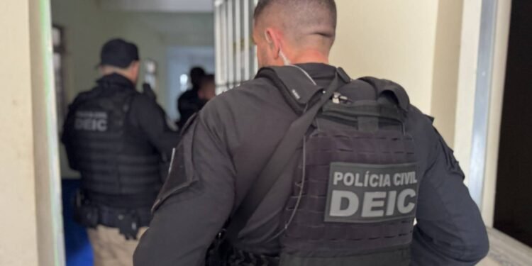 Homem é preso após atacar adolescente com facão na Bahia