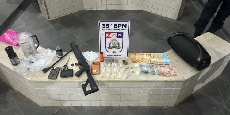 Polícia apreende drogas, dinheiro e arma modificada durante ação contra tráfico em Santarém