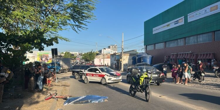 Homem morre após ser atropelado por carreta enquanto pedalava, em Campina Grande
