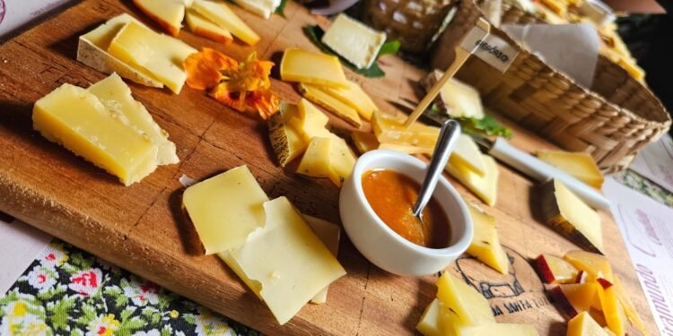 Mais barato e sob regras rígidas, queijo de leite cru gera debate entre produtores no interior de SP Mais barato e sob regras rígidas, queijo de leite cru gera debate entre produtores no interior de SP