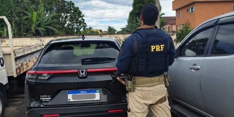 PRF recupera carro roubado avaliado em R$ 143 mil em Itatiaia PRF recupera carro roubado avaliado em R$ 143 mil em Itatiaia