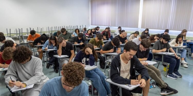 Unicamp 2027: com 6,38% de ausentes, 1ª fase tem a menor abstenção em 16 anos Unicamp 2027: com 6,38% de ausentes, 1ª fase tem a menor abstenção em 16 anos
