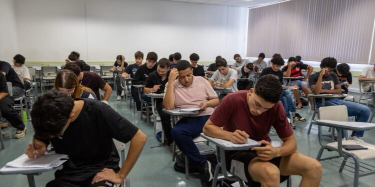 Ditadura, desinformação e ‘gag’: veja o que caiu na 1ª fase da Unicamp 2027 Ditadura, desinformação e ‘gag’: veja o que caiu na 1ª fase da Unicamp 2027