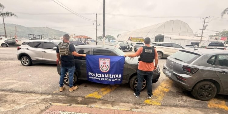 Carro com registro de furto na Baixada é recuperado em Angra dos Reis