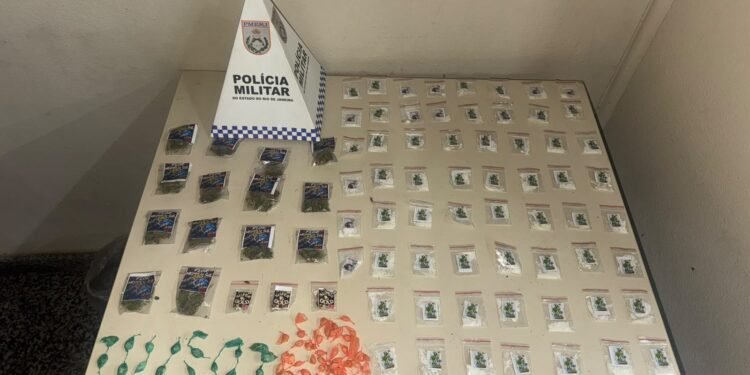 Homem é preso suspeito de tráfico de drogas em Paraty Homem é preso suspeito de tráfico de drogas em Paraty