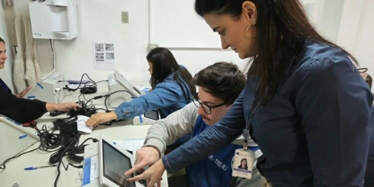 Itaperuna registra 22,39% de abstenção; comparecimento às urnas superou 77% do eleitorado Itaperuna registra 22,39% de abstenção; comparecimento às urnas superou 77% do eleitorado