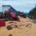 Batida entre carretas deixa motorista morto na BR-262, em MG Batida entre carretas deixa motorista morto na BR-262, em MG