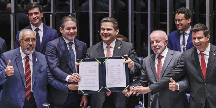 Qual o peso do fim da escala 6×1 na escolha de voto no segundo turno, segundo nova pesquisa Ipespe